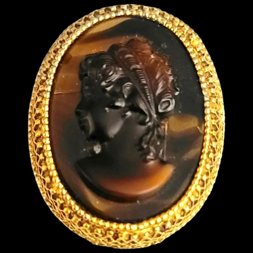Florenza Gold Tone Glass Cameo Designer Brooch Signed 49$